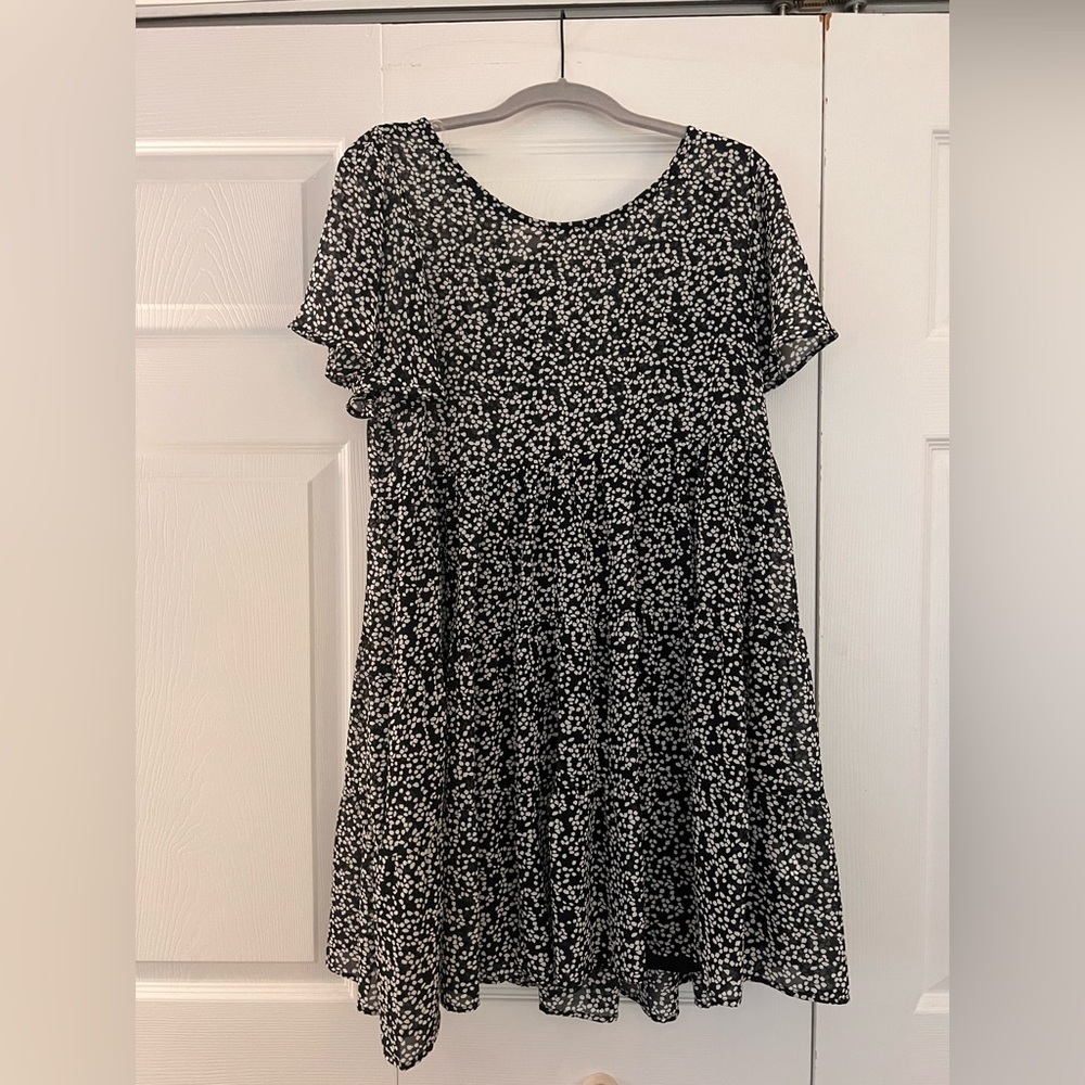 By Together black and white spotted dress 

Size small

Like new 
 

No returns